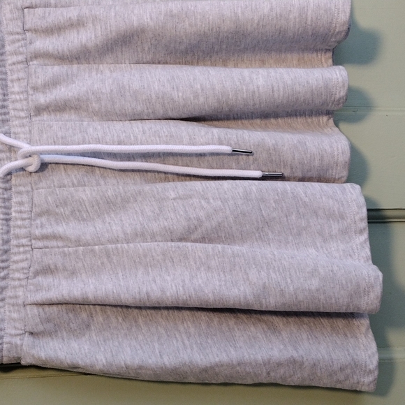 Women's No Boundaries light grey pleated cotton drawstring cheerleader s… - Picture 2 of 5